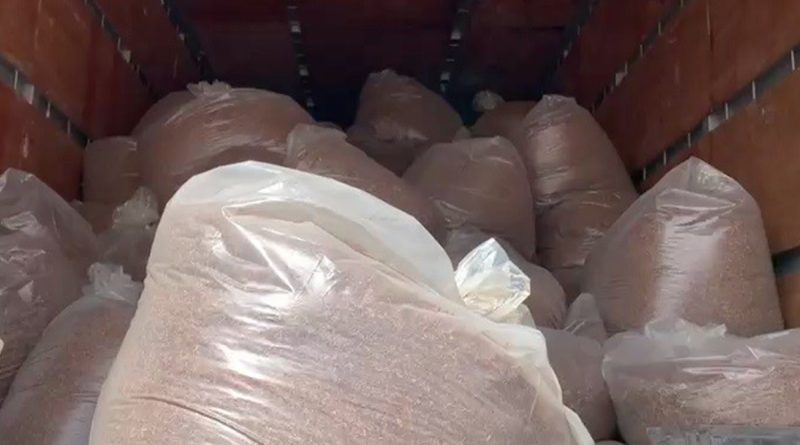 Tırda tonlarca kaçak tütün ele geçirildi