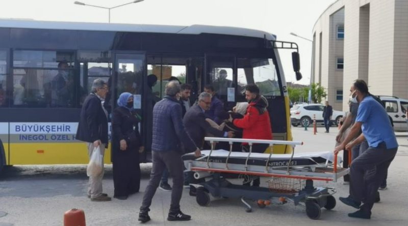 Toplu taşıma şoförü fenalaşan kadın yolcuyu hastaneye yetiştirdi