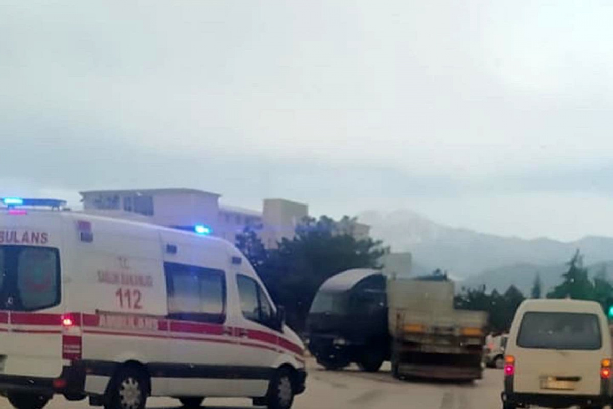 Trafik kazasında anne ve oğul yaralandı