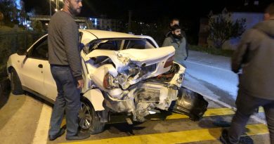 Trafik kazasında otomobil hurdaya döndü: 1 yaralı