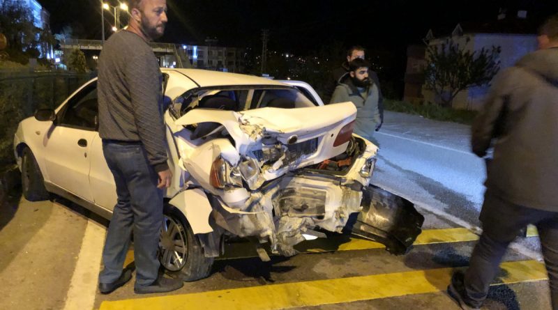 Trafik kazasında otomobil hurdaya döndü: 1 yaralı