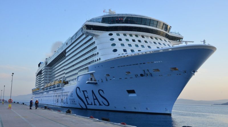 Türkiye'ye gelen en büyük gemi Kuşadası’na ikinci seferini gerçekleştirdi