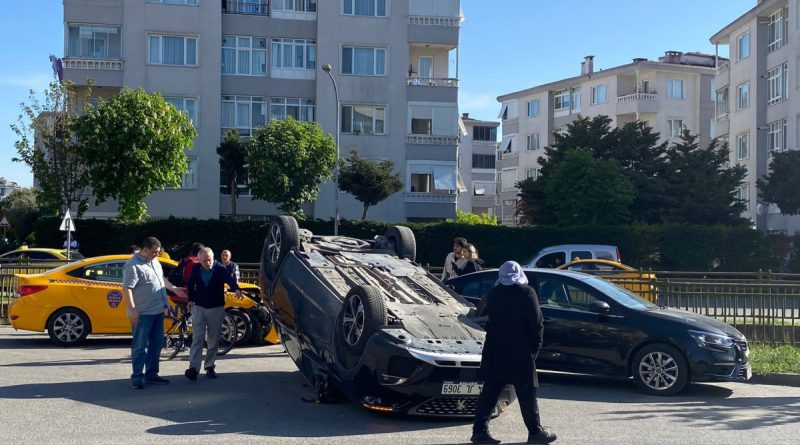 Tuzla’da taksi ile çarpışan cip devrildi: 2 yaralı