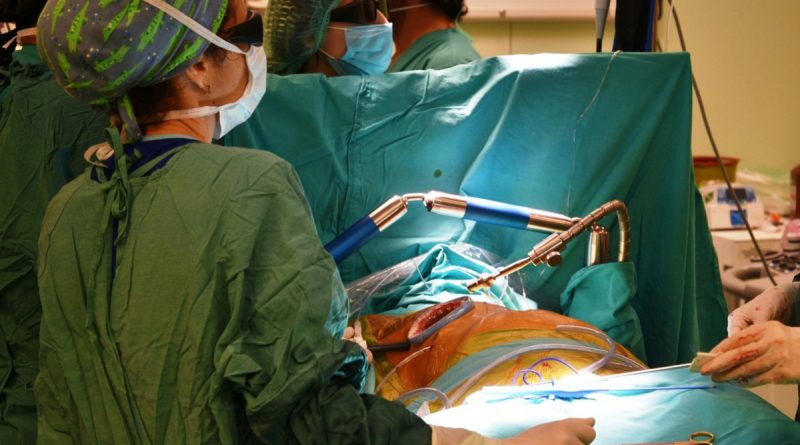 Üç boyutlu görüntüleme ile 4 santimlik kesiden kalp kapağı ameliyatı