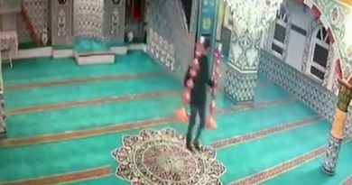 Ümraniye'de camiden şamdan çalan hırsız yakalandı