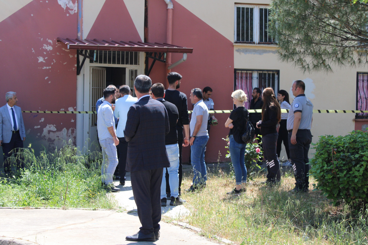 Üniversitenin marangoz atölyesinde bir kişi ölü halde bulundu
