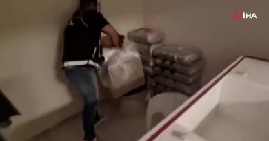 Uyuşturucu deposuna baskın: 250 kiloya yakın Hint keneviri ele geçirildi