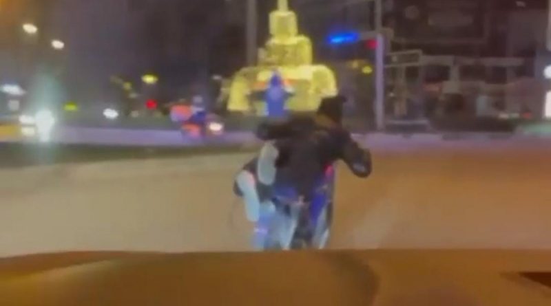 Van’da motosikletle tehlikeli yolculuk