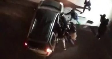 ‘Yabancılar park edemez’ uyarısına aldırmadı, tekme ve yumrukların hedefi oldu