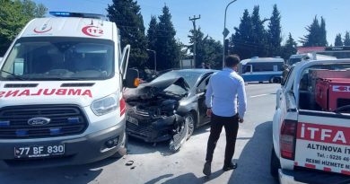 Yalova’da hasta taşıyan ambulans ile otomobil çarpıştı