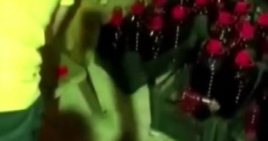 Yanan motosikleti 150 litre şalgam suyu dökerek söndürdüler