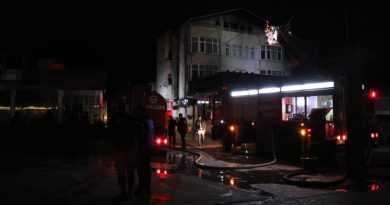 Yangını haberleştirmek isteyen basın mensuplarını engellemeye çalıştı