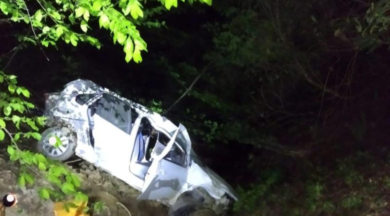 Yayla dönüş yolunda araç uçuruma yuvarlandı: 1 yaralı