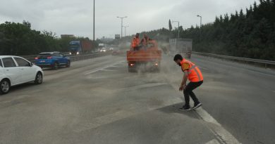 Yola dökülen mazot, kilometrelerce araç kuyruğu oluşturdu