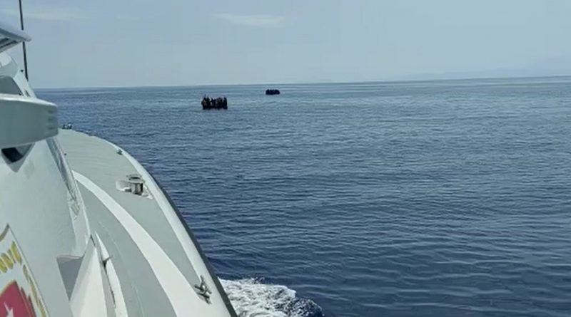 Yunanlar denizin ortasına bıraktı