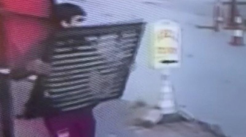 100 kiloluk mazgal kapağını sırtlayıp böyle çaldı