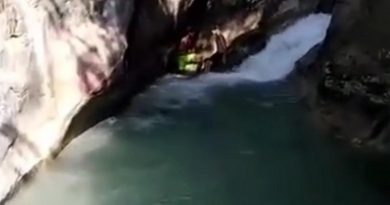 15 yaşındaki çocuk serinlemek için girdiği suda boğuldu