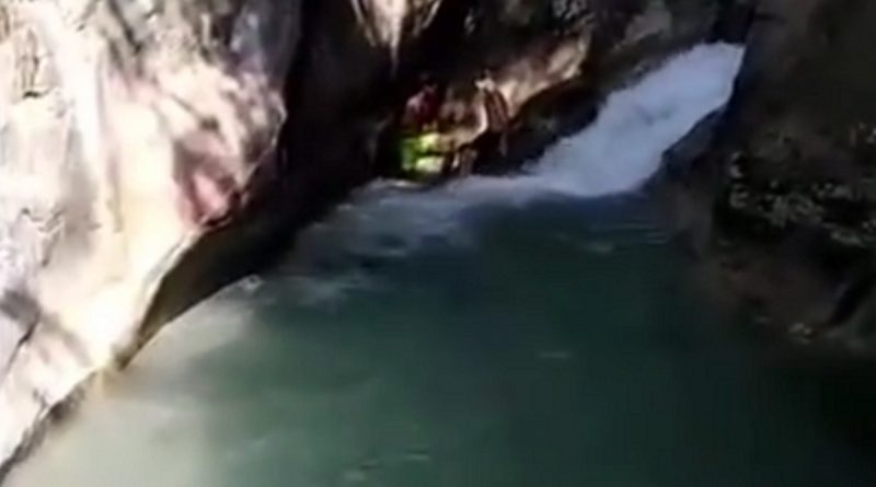 15 yaşındaki çocuk serinlemek için girdiği suda boğuldu