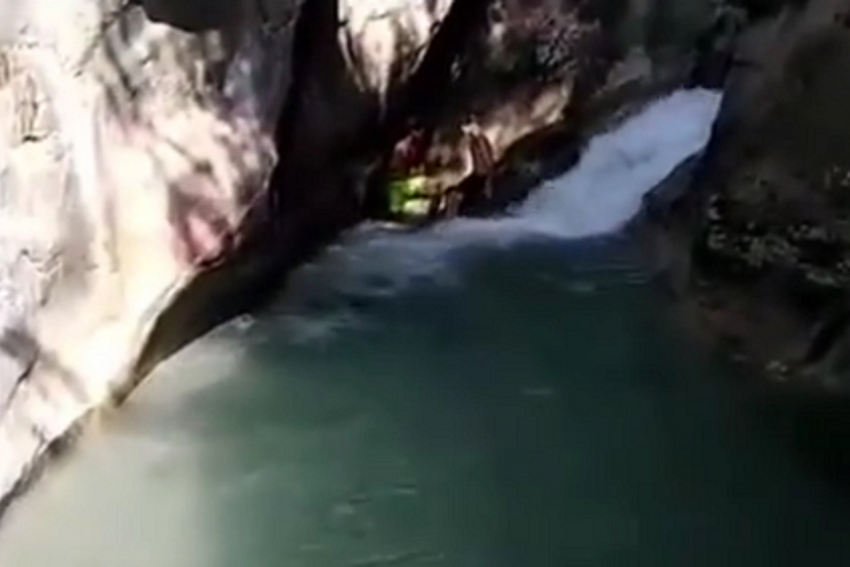 15 yaşındaki çocuk serinlemek için girdiği suda boğuldu