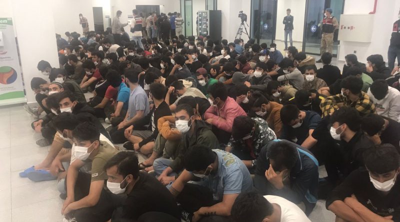 221 Afgan göçmen ülkelerine gönderildi