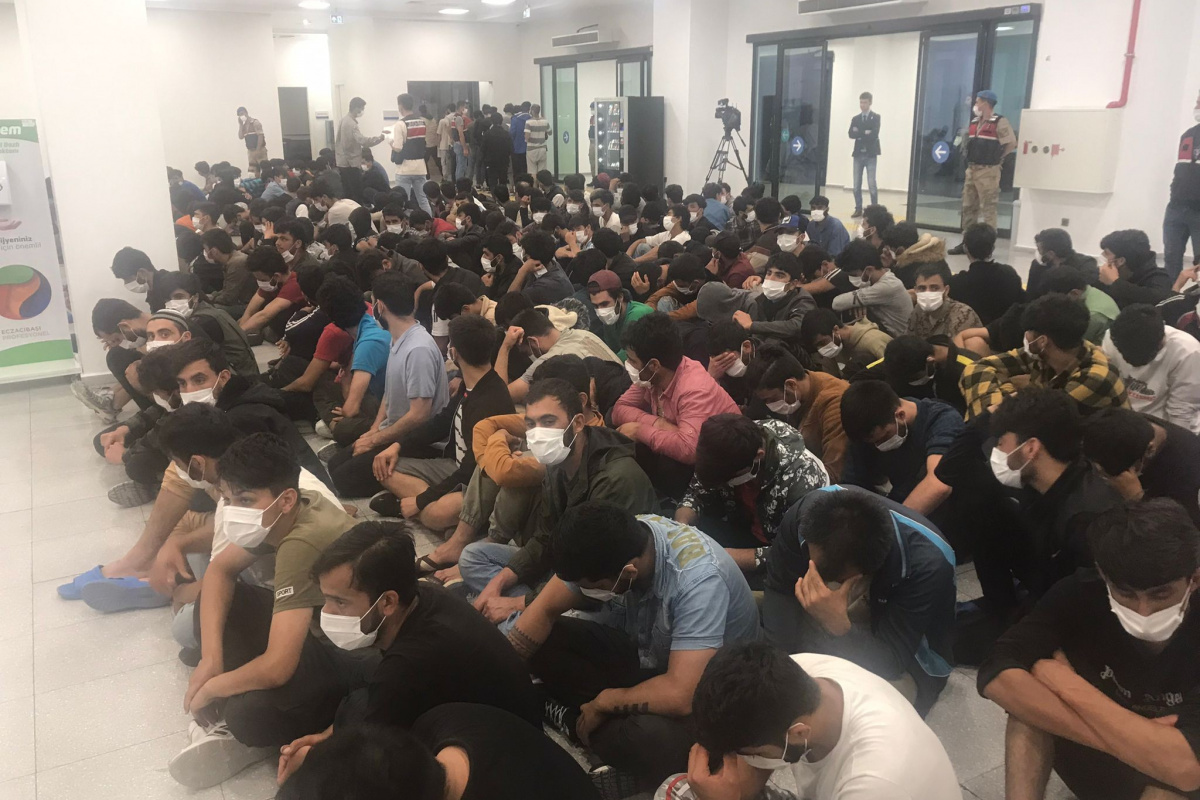 221 Afgan göçmen ülkelerine gönderildi