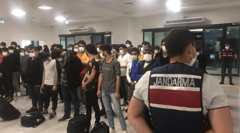 236 Afgan göçmen ülkelerine gönderildi