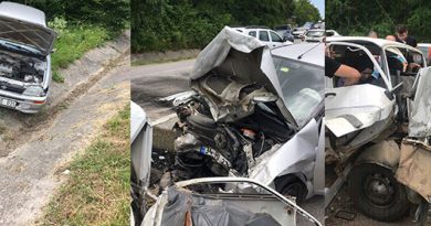 3 otomobil çarpıştı, sıkışan yaralıları itfaiye ekipleri çıkardı