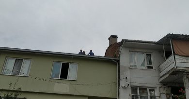 5 evi soyan kadın hırsız tabletten yapılan tespit sonucu çatıdan çatıya kaçarken yakalandı
