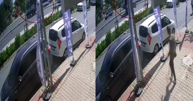 Açılan kapağı kapatmak için aracından indi, faciadan son anda dönüldü