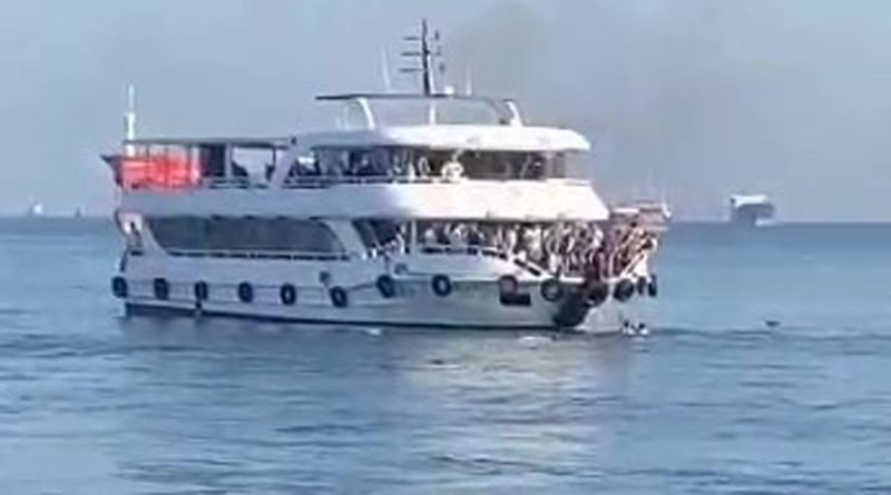 Adalar vapurunda can pazarı: denize düşen kişi kurtarıldı