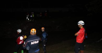 AFAD: 'Sel bölgesinde kayıp olduğu bilgisi alınan bir vatandaşımızı arama çalışmaları devam etmektedir'