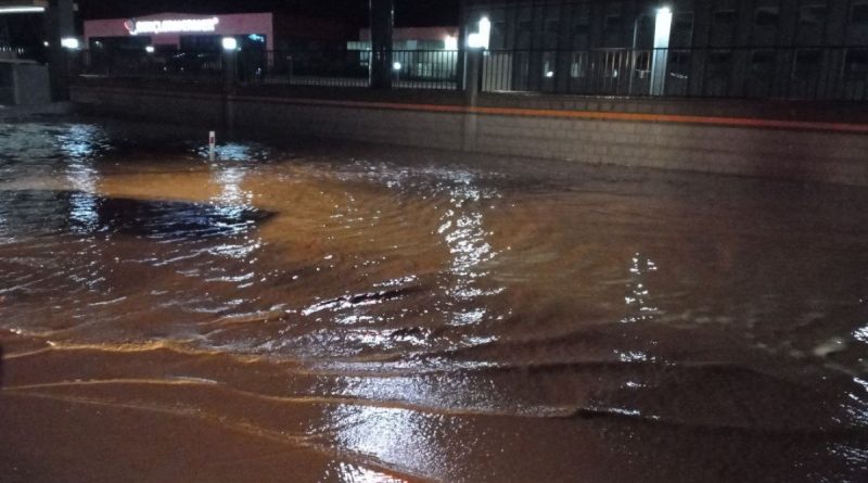 Afyonkarahisar-Ankara karayolu sel baskını sebebiyle ulaşıma kapandı