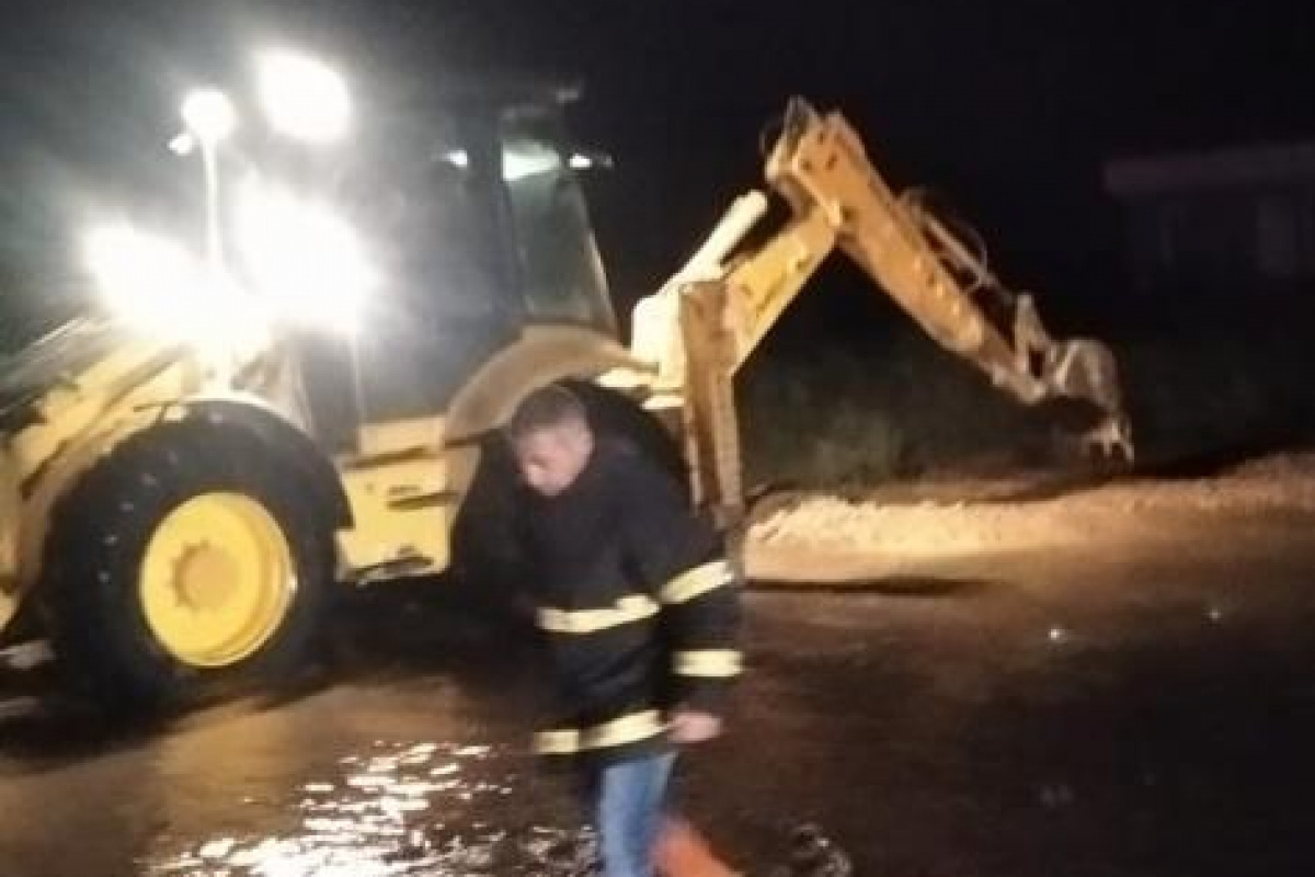 Afyonkarahisar’ın Şuhut ilçesinde şiddetli yağış ve dolu hayatı felç etti