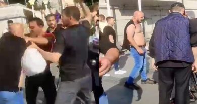 Ahsen TV Muhabiri Bülent Yapraklıoğlu, Eminönü’nde darp edildi