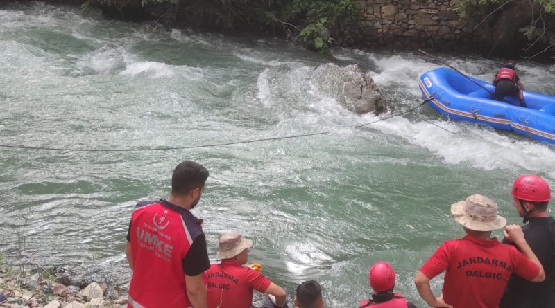 Akıntıya kapılan sağlıkçıyı arama çalışmaları 15'inci gününde sürüyor