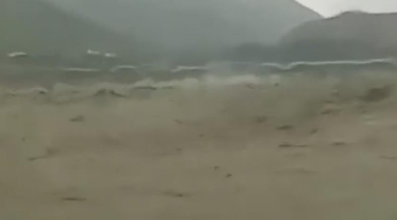 Akyurt'taki sel sırasında bir ailenin otomobil içindeki panik halleri kameraya yansıdı