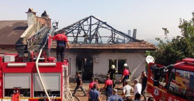 Alevler evi küle döndürdü