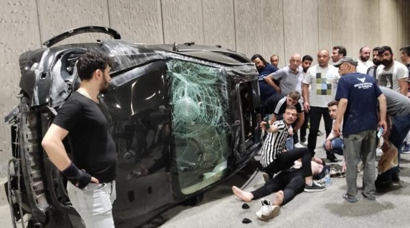 Alt geçitte korkutan kaza: Hurdaya dönen lüks cipten hafif yaralı kurtuldu