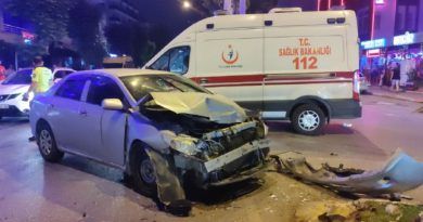 Ana caddeye kontrolsüz çıkıp kamyonete çarptı, olay yerinden kaçtı :1 yaralı