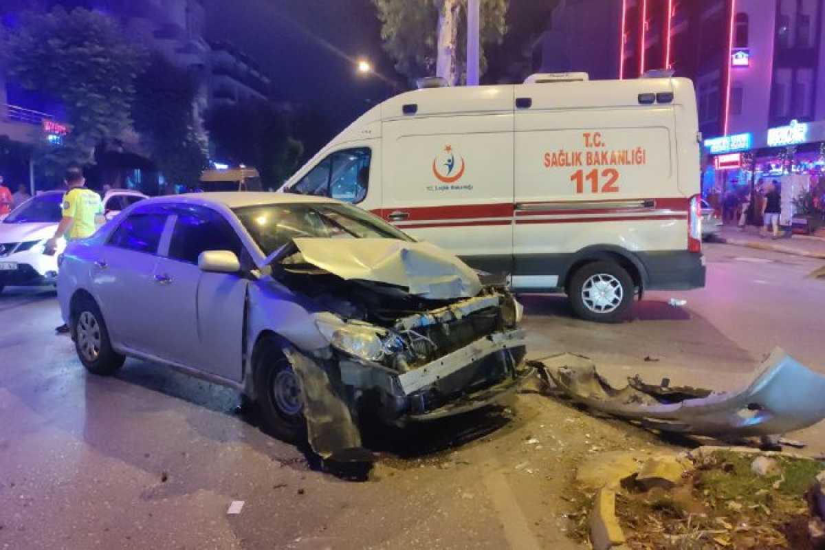 Ana caddeye kontrolsüz çıkıp kamyonete çarptı, olay yerinden kaçtı :1 yaralı