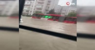 Aniden bastıran yağış Çankayalıları zora soktu