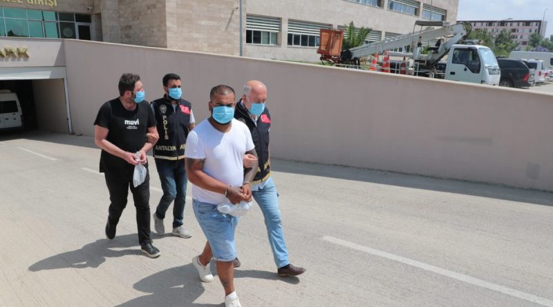 Antalya’da 41 ekip 102 personelle eşzamanlı aranan şahıs operasyonu