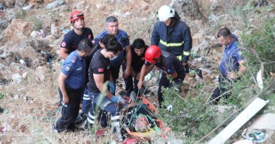Antalya'da kayalık alana düşen şahsı kurtarma seferberliği