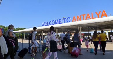 Antalya Havalimanından rekor: Bir günde bin 3 uçak inip kalktı