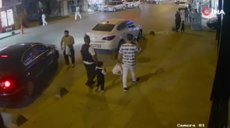 Aracına binerken düşürdüğü telefon çalındı, o anlar kamerada