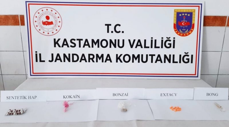 Aracıyla uyuşturucu taşıyan şahıs jandarma ekiplerince gözaltına alındı