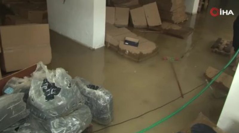 Arnavutköy’de ayakkabı imalathanesini su bastı