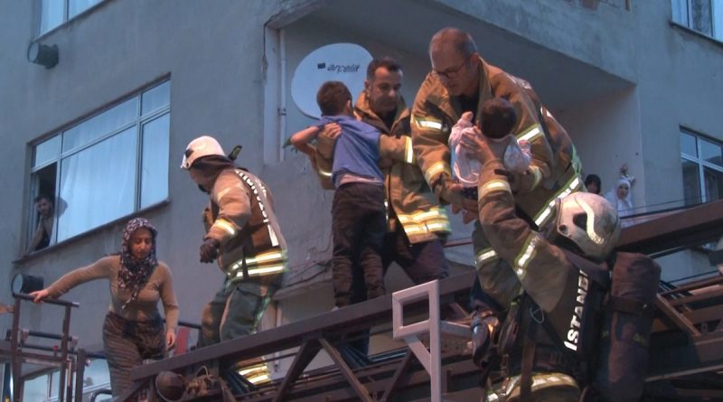Arnavutköy’de can pazarı, mahsur kalanları itfaiye ekipleri kurtardı