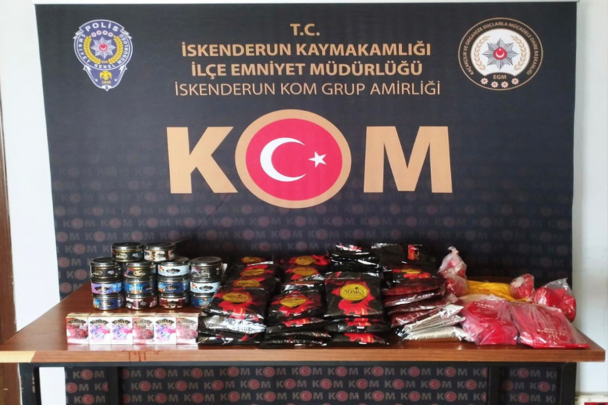 Arsuz’da nargile tütünü ve makaron operasyonu