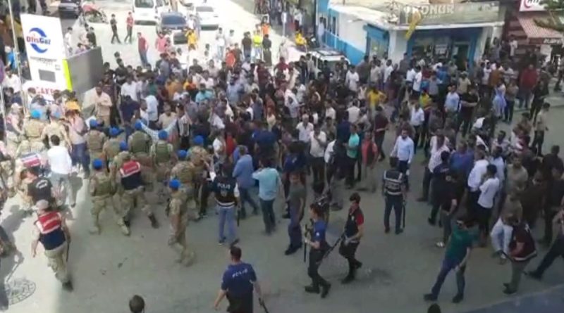 Aşiretler kent merkezinde birbirine girdi